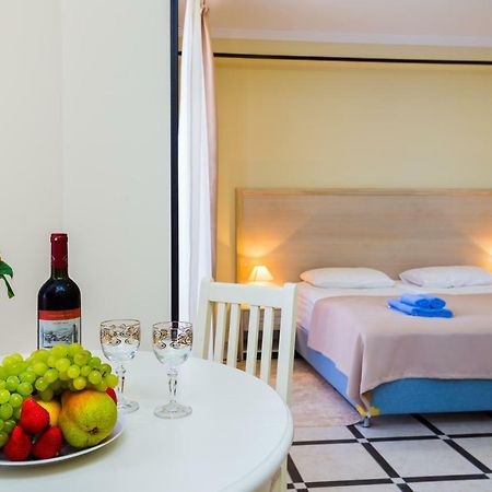 Bmg Hotel Sukhumi Eksteriør billede