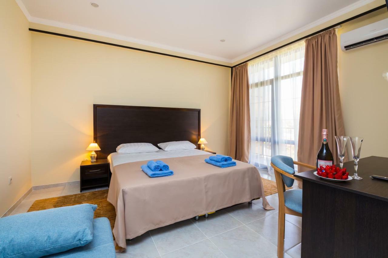 Bmg Hotel Sukhumi Eksteriør billede