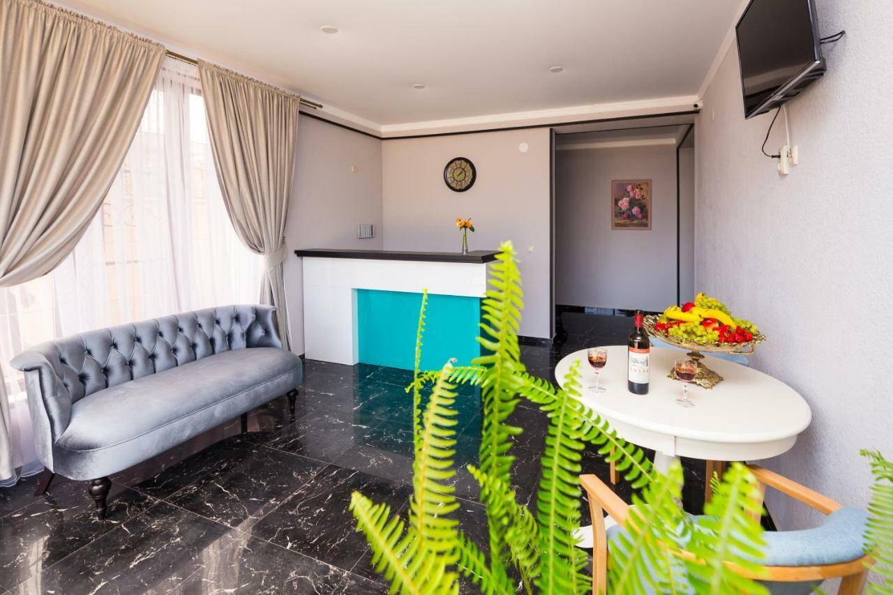 Bmg Hotel Sukhumi Eksteriør billede