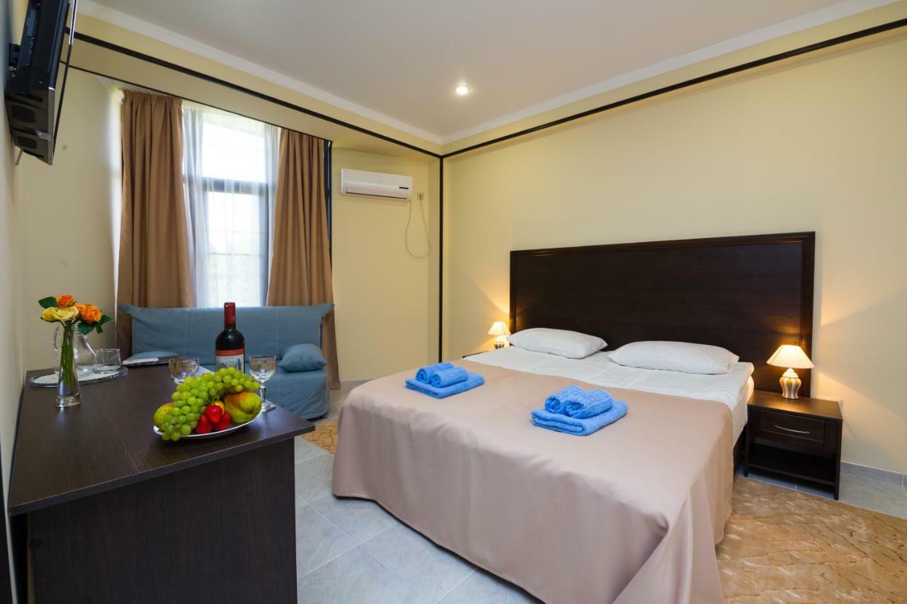 Bmg Hotel Sukhumi Eksteriør billede