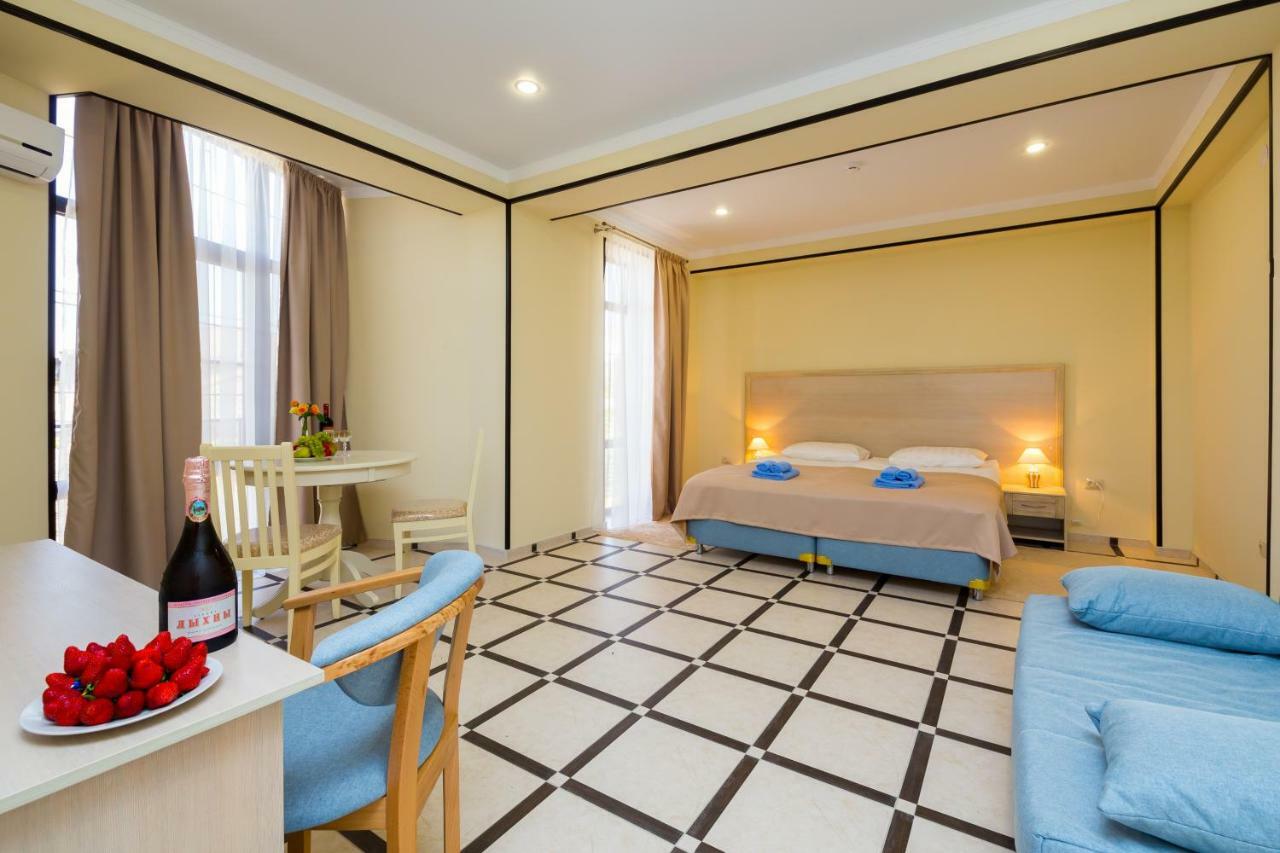 Bmg Hotel Sukhumi Eksteriør billede