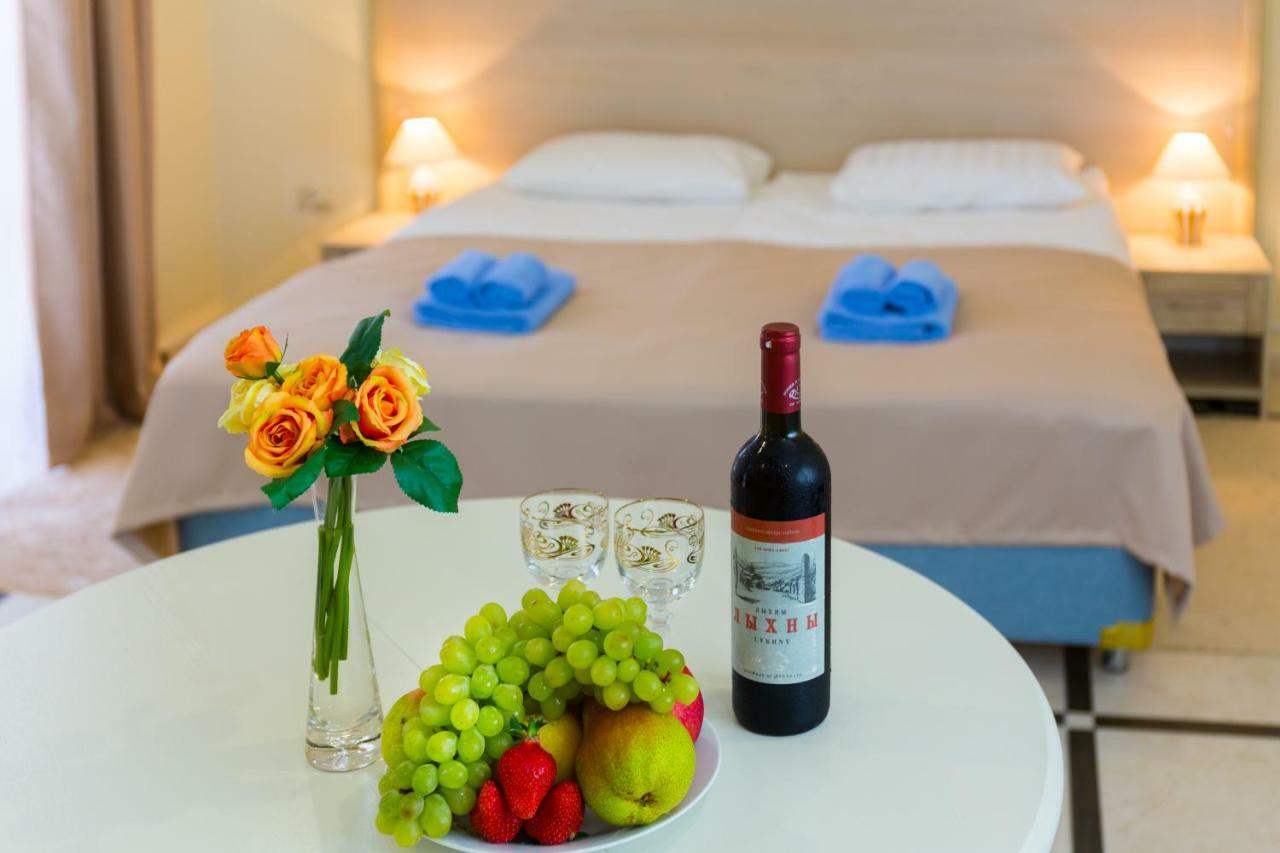 Bmg Hotel Sukhumi Eksteriør billede