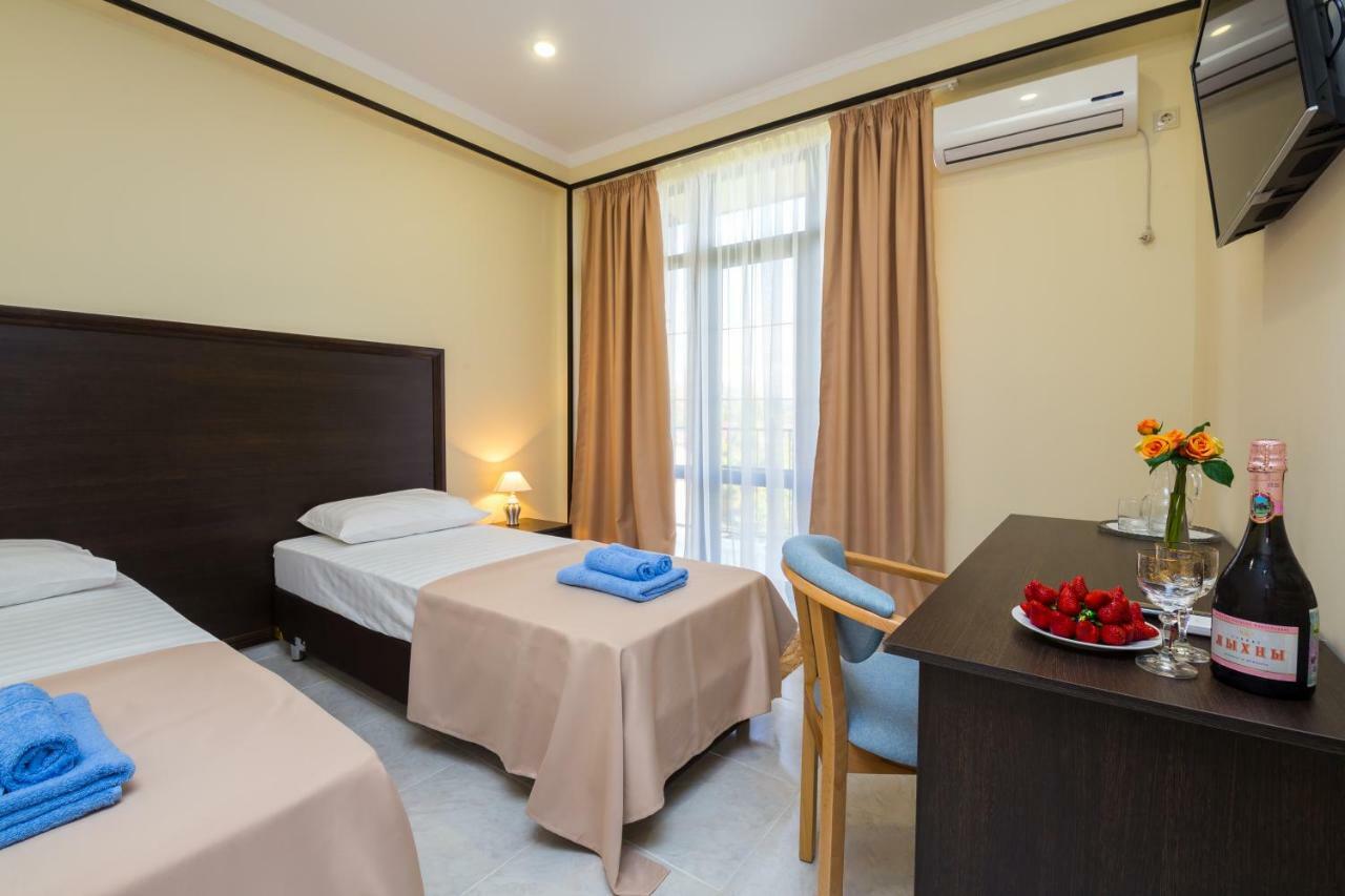 Bmg Hotel Sukhumi Eksteriør billede